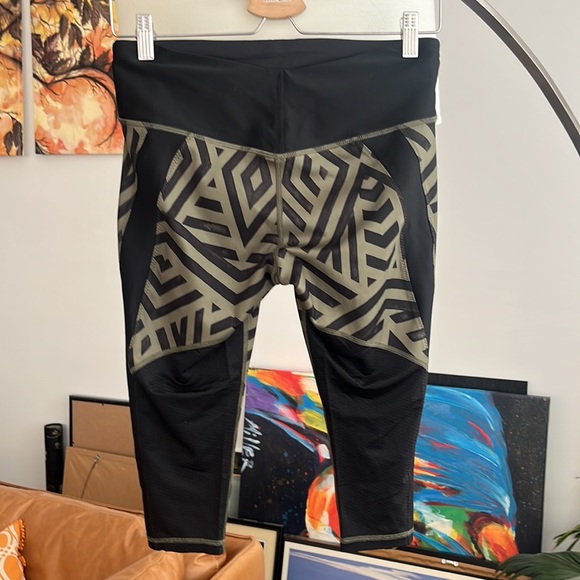 Lululemon Clip In Crop - Picture 5 of 6